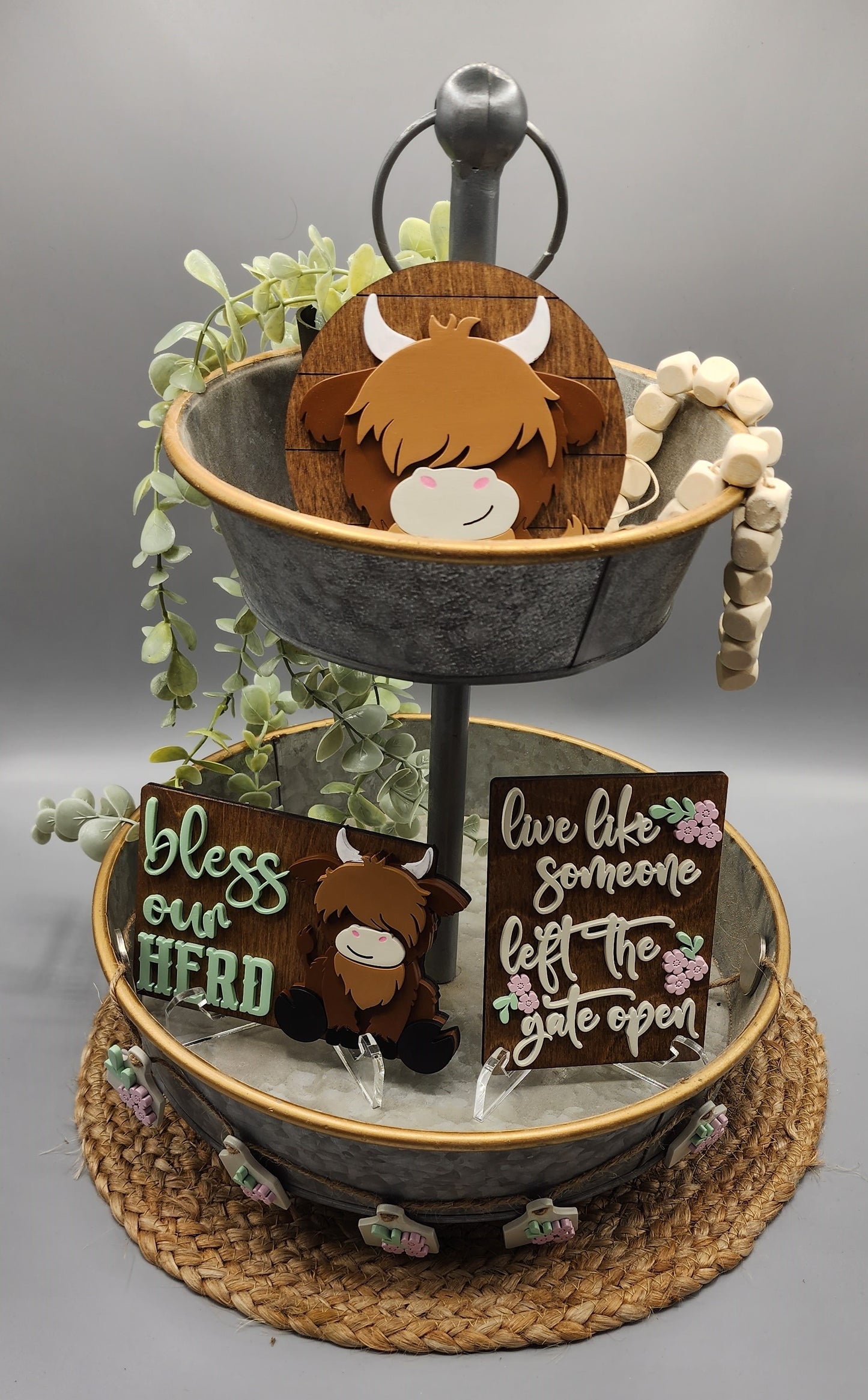 Highland Round Shelf Sitter