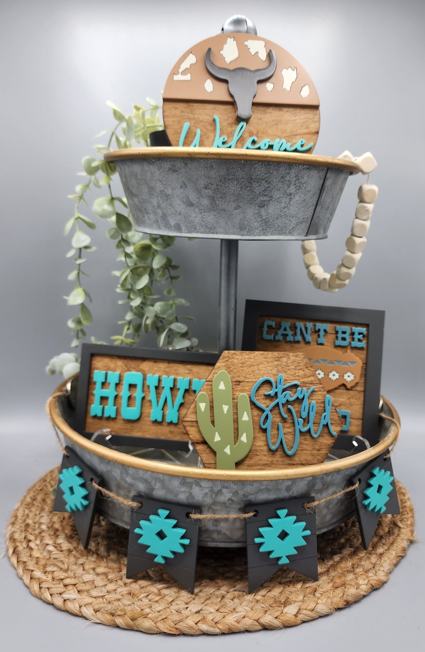 Howdy Shelf Sitter